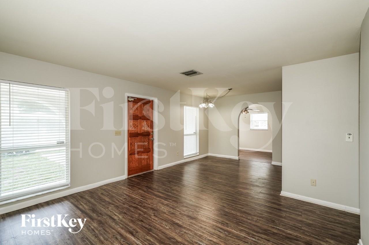 6807 S Cortez St - Photo 2 of 19