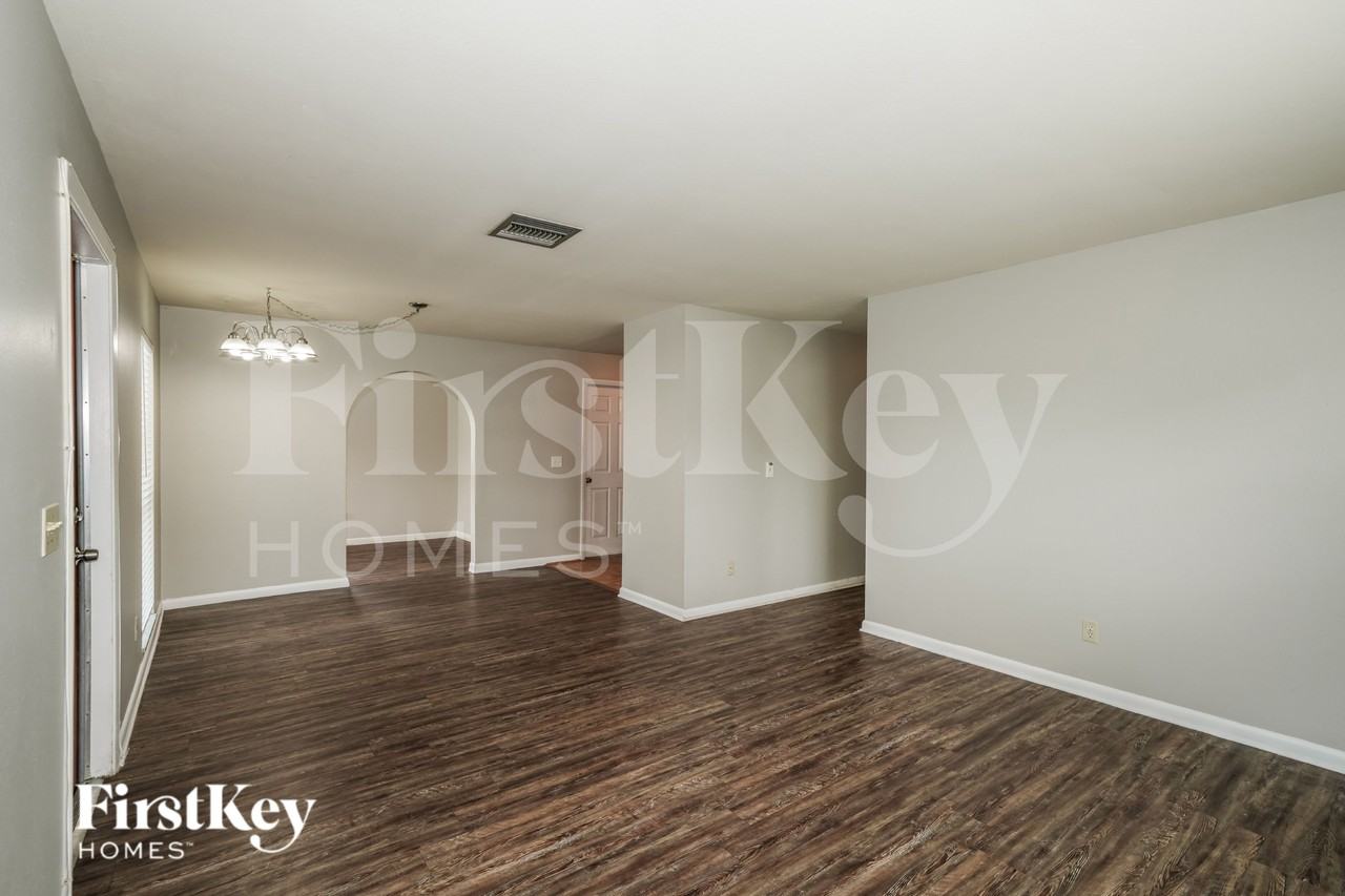 6807 S Cortez St - Photo 3 of 19