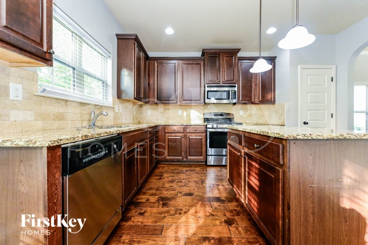 624 Parkside Place Dr - Photo 6 of 19