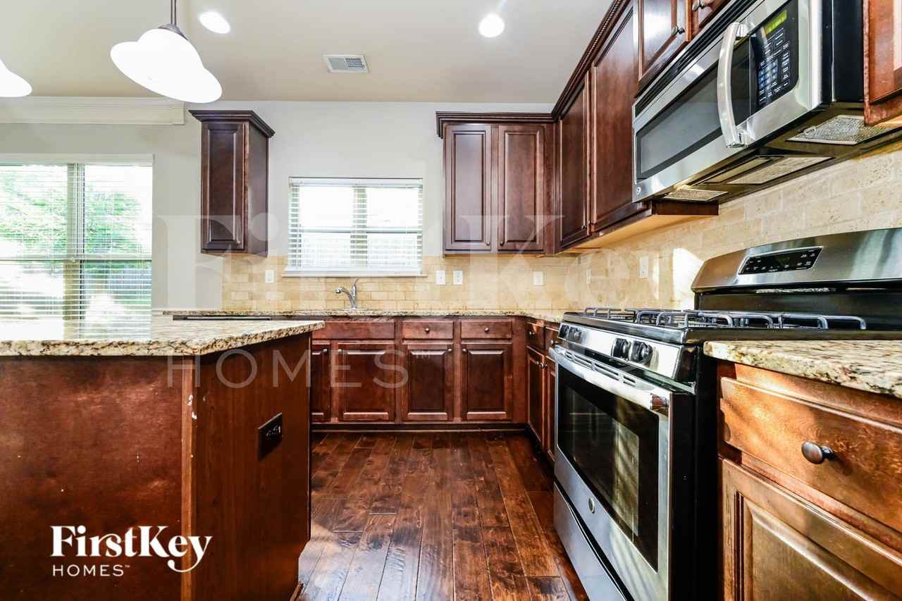 624 Parkside Place Dr - Photo 7 of 19