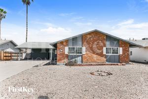 featured image of 614 E Greenway Dr