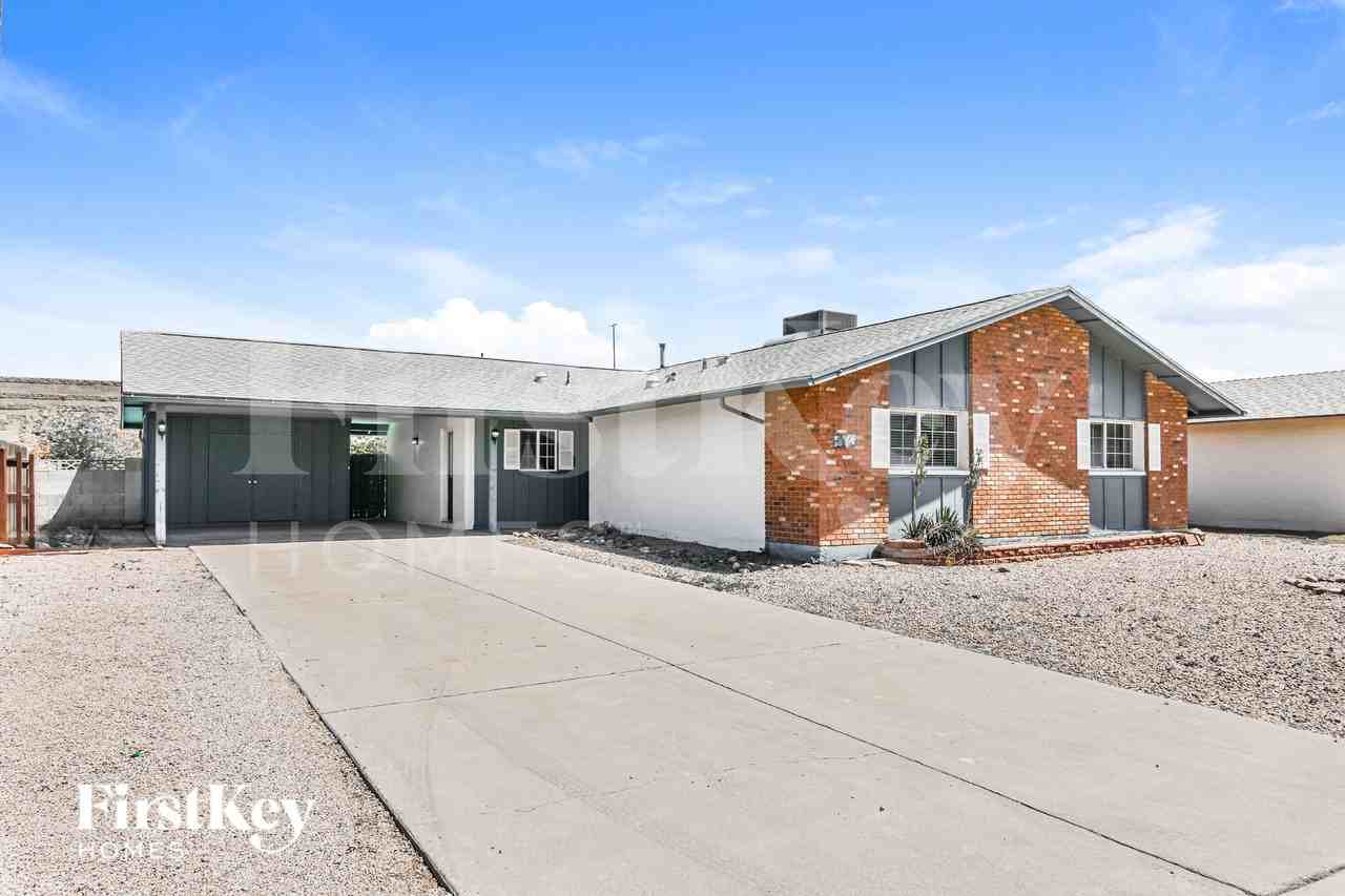 614 E Greenway Dr - Photo 2 of 19