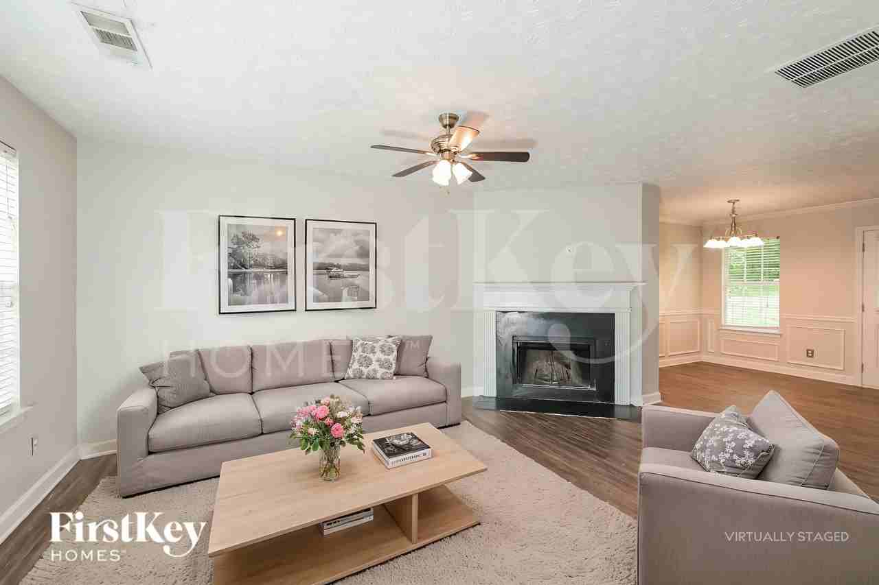 4447 Chester Ln - Photo 3 of 19