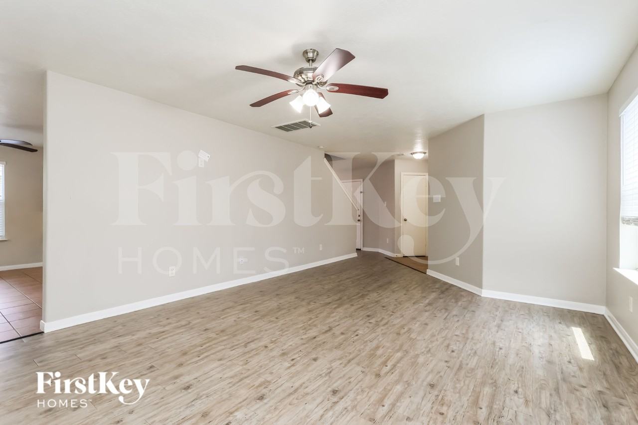 2603 Cypress Island Dr - Photo 4 of 17