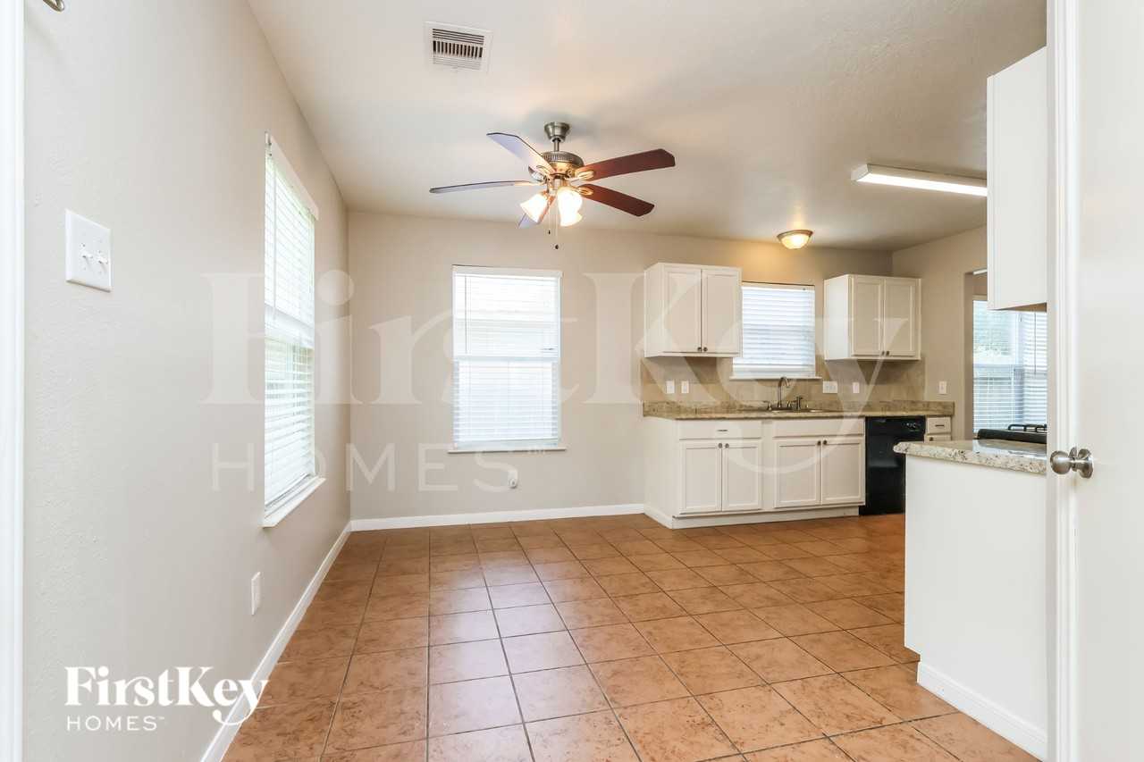 2603 Cypress Island Dr - Photo 5 of 17