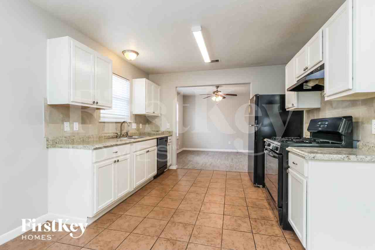 2603 Cypress Island Dr - Photo 6 of 17