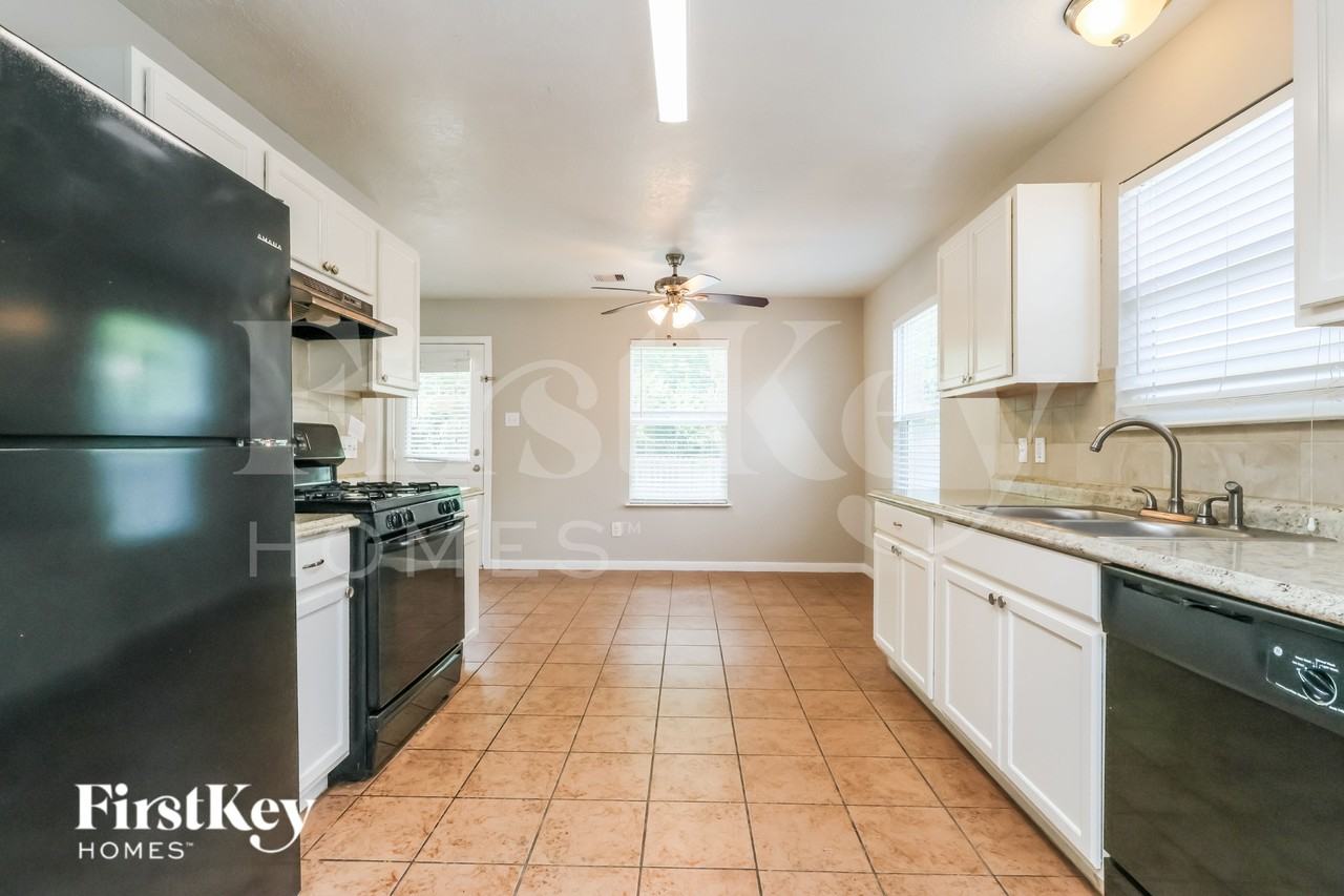 2603 Cypress Island Dr - Photo 7 of 17
