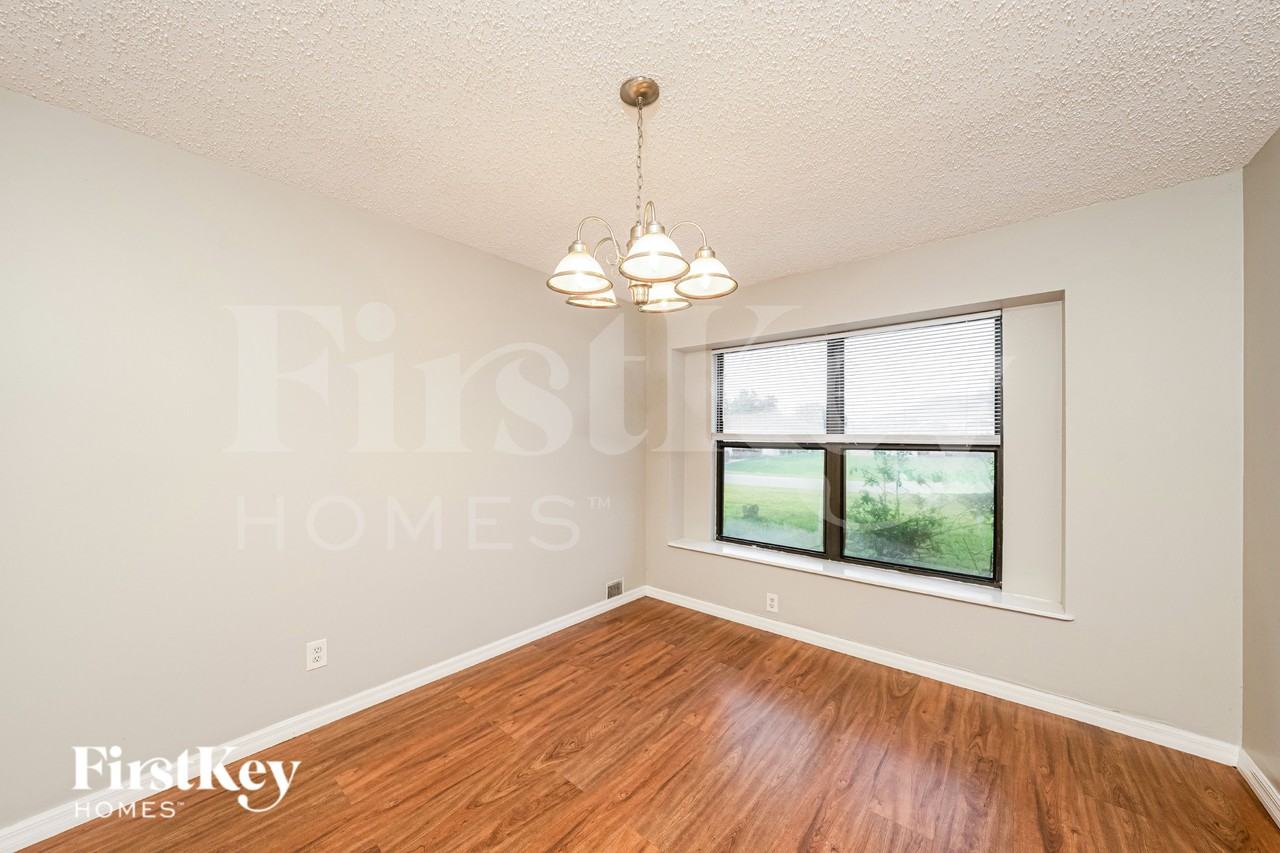 1401 Sw Sudder Ave - Photo 4 of 20