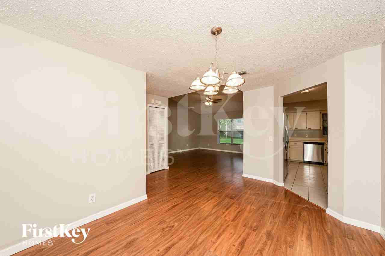 1401 Sw Sudder Ave - Photo 6 of 20