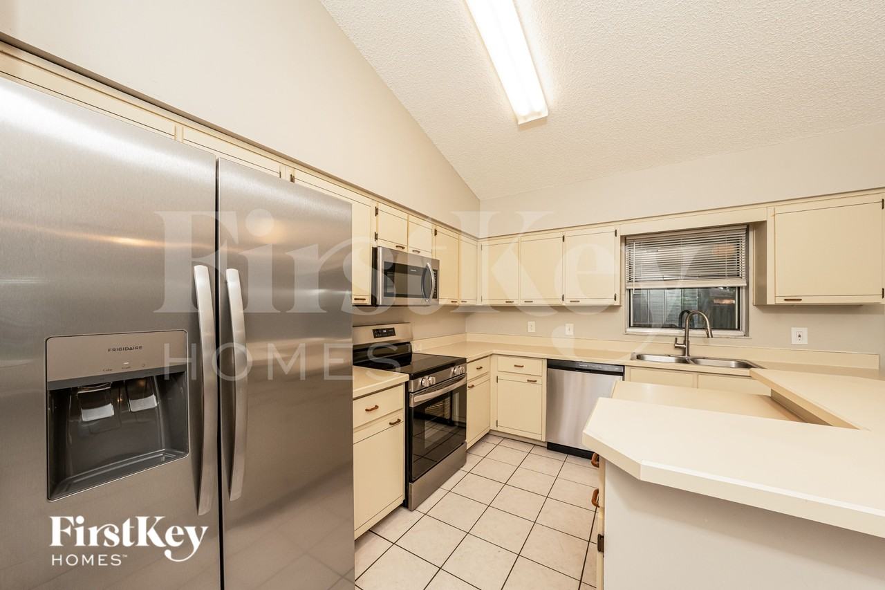 1401 Sw Sudder Ave - Photo 7 of 20