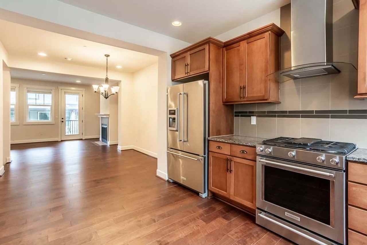 1371 Brooklyn Walk Ne - Photo 4 of 21