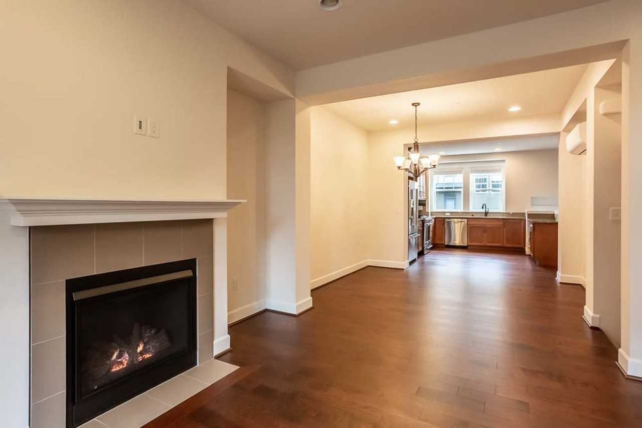 1371 Brooklyn Walk Ne - Photo 5 of 21