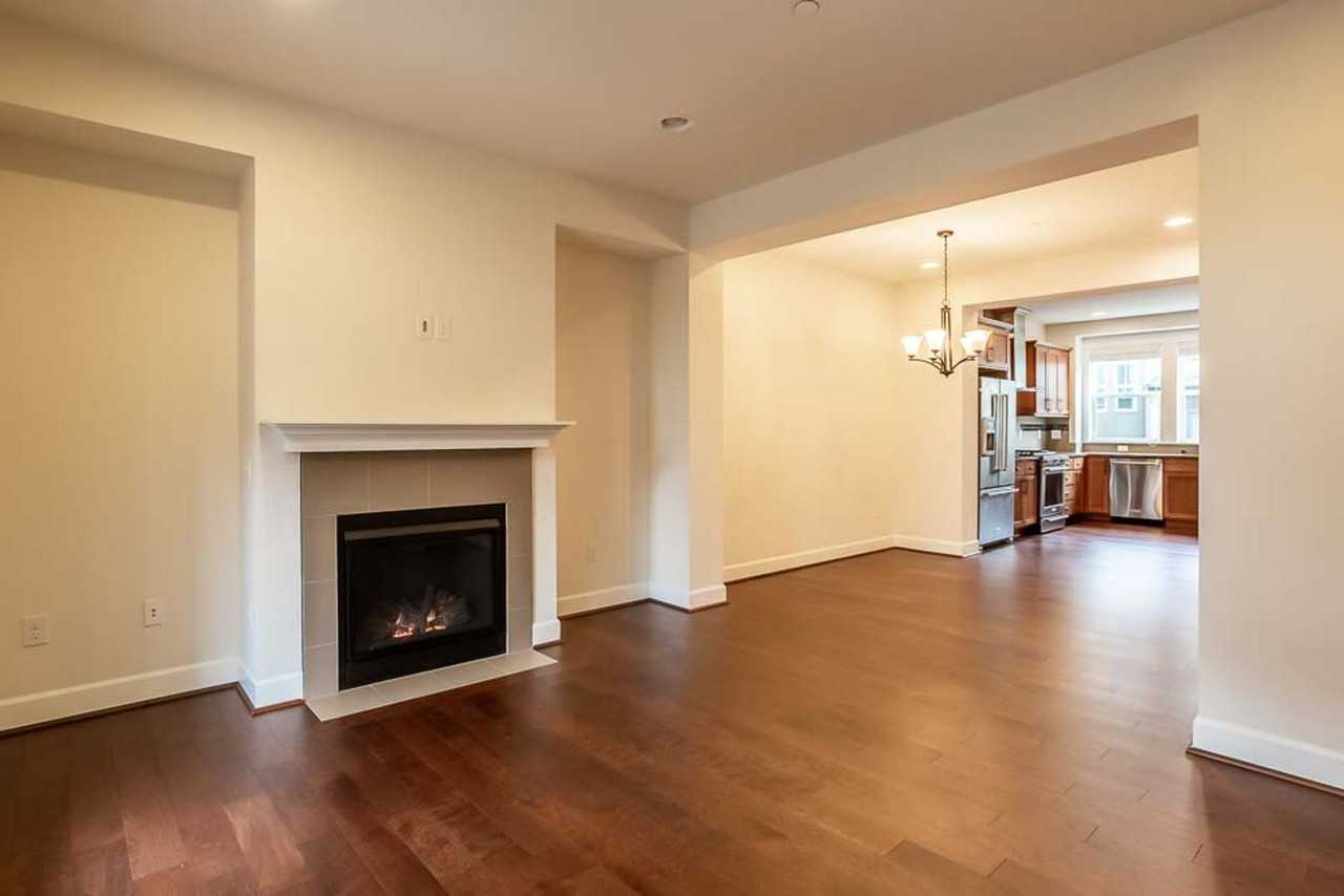 1371 Brooklyn Walk Ne - Photo 7 of 21