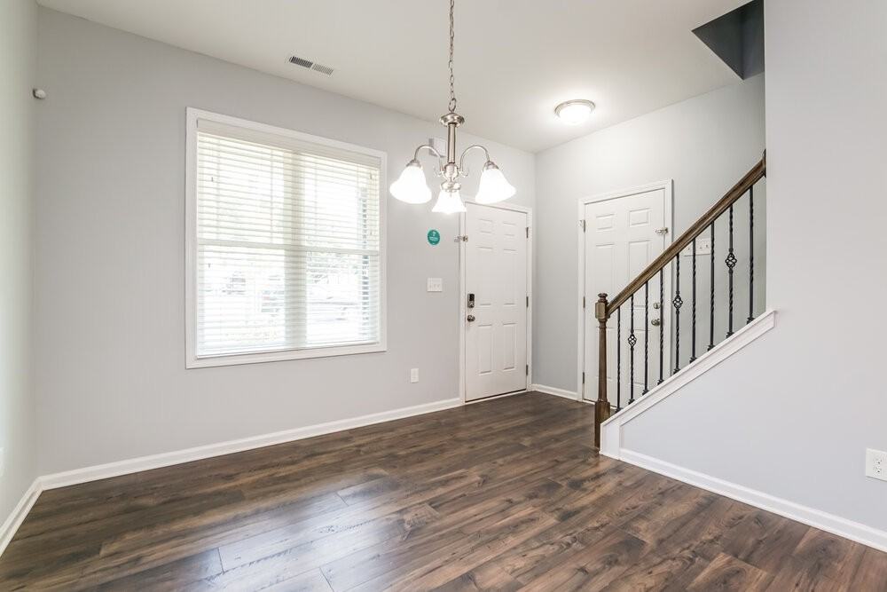 119 Oakdale Ave - Photo 6 of 17