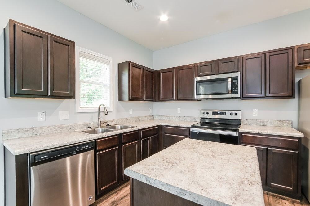 119 Oakdale Ave - Photo 7 of 17