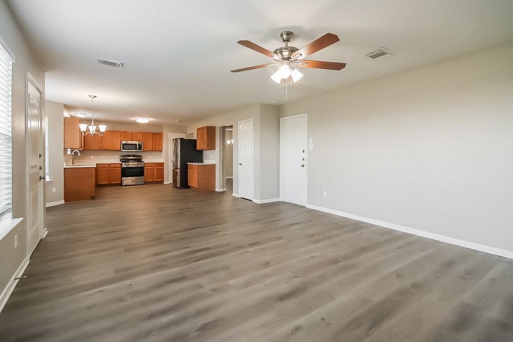 4805 E Parma Dr - Photo 5 of 17
