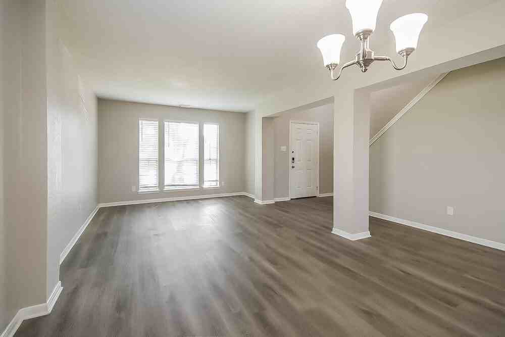 4805 E Parma Dr - Photo 7 of 17