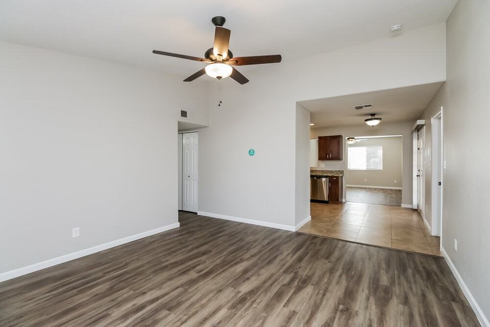 3421 E Dragoon Ave - Photo 4 of 16