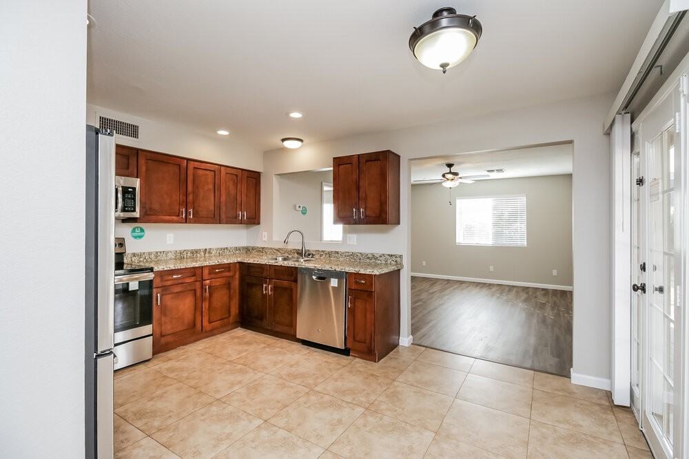 3421 E Dragoon Ave - Photo 5 of 16