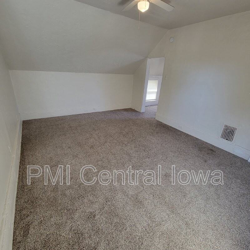 2220 E Walnut St #3 - Photo 3 of 30