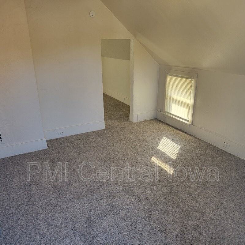 2220 E Walnut St #3 - Photo 4 of 30