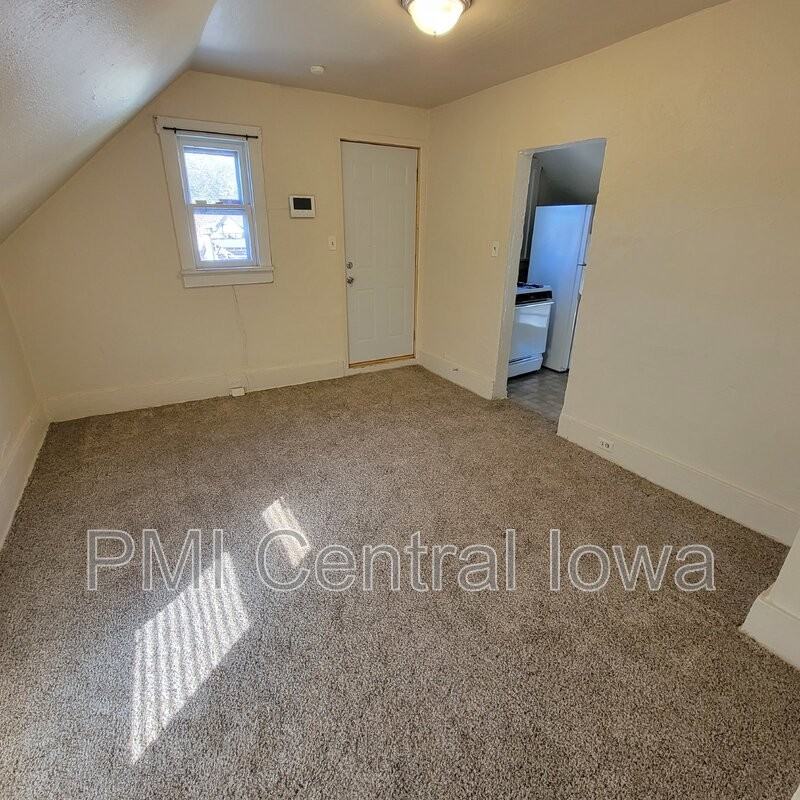 2220 E Walnut St #3 - Photo 5 of 30