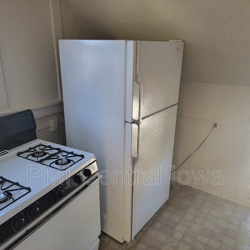 2220 E Walnut St #3 - Photo 6 of 30