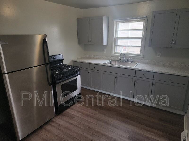 290 E 17th St - Photo 4 of 18