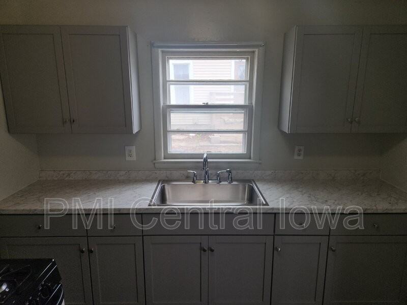 290 E 17th St - Photo 5 of 18