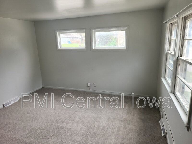 290 E 17th St - Photo 6 of 18