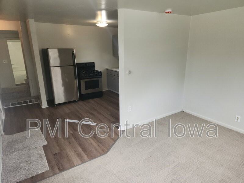 290 E 17th St - Photo 7 of 18