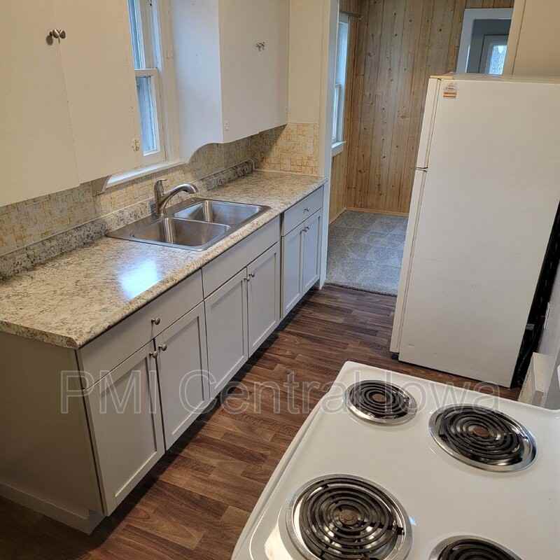 1211 Lewis Ave - Photo 3 of 8