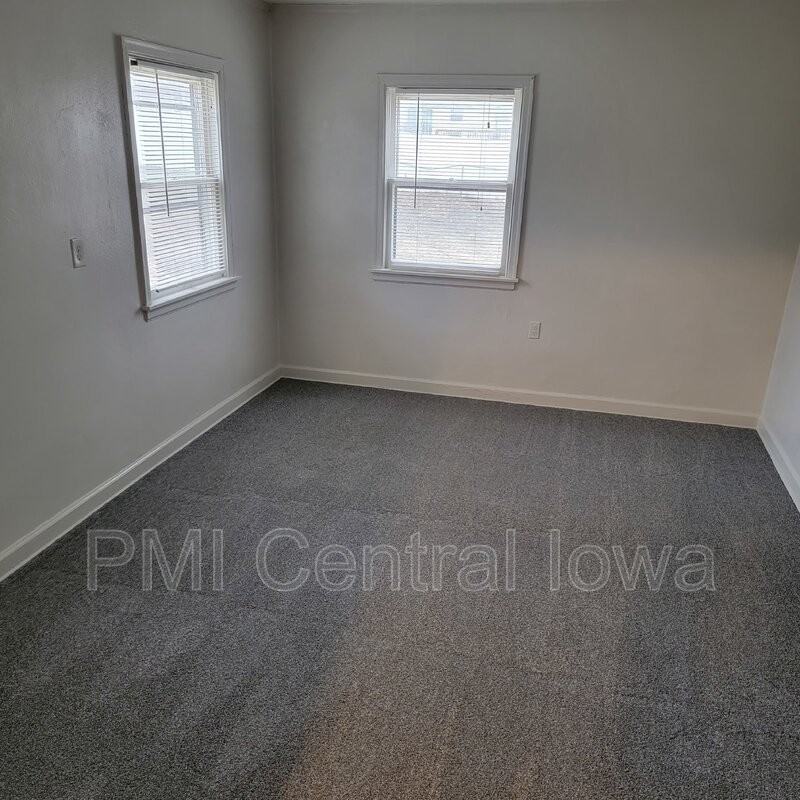 1211 Lewis Ave - Photo 5 of 8