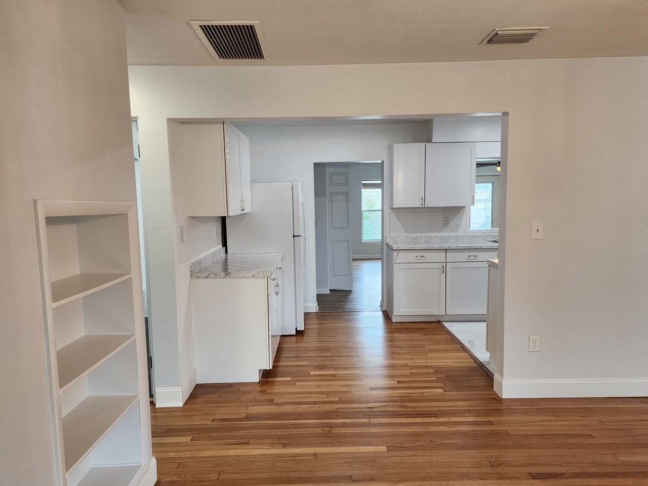 8 Poinsettia Dr #1 - Photo 4 of 11