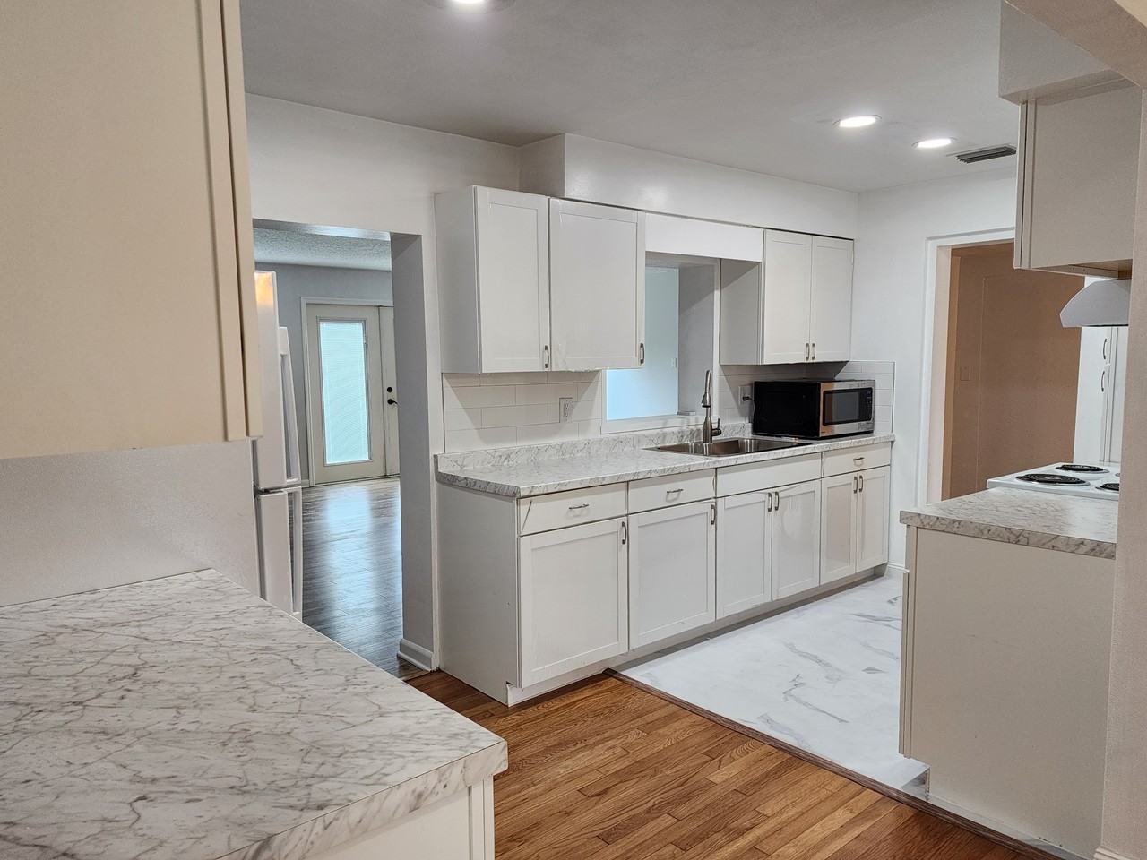 8 Poinsettia Dr #1 - Photo 6 of 11