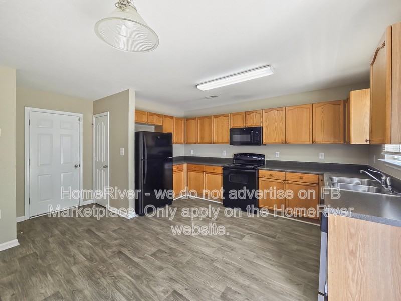 1740 Harland St - Photo 7 of 21