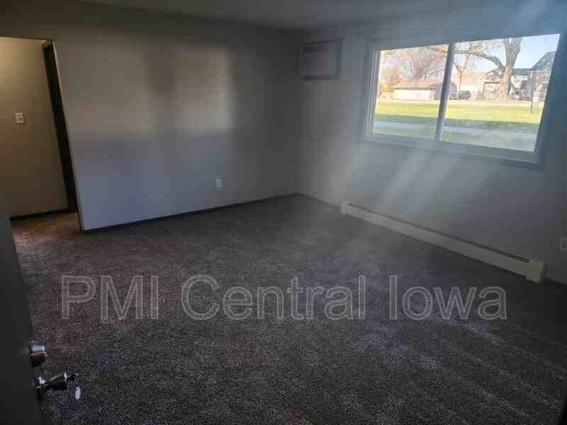 450 Laurel St #2 - Photo 3 of 50