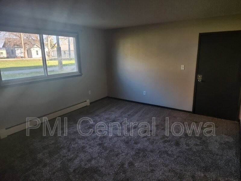 450 Laurel St #2 - Photo 4 of 50