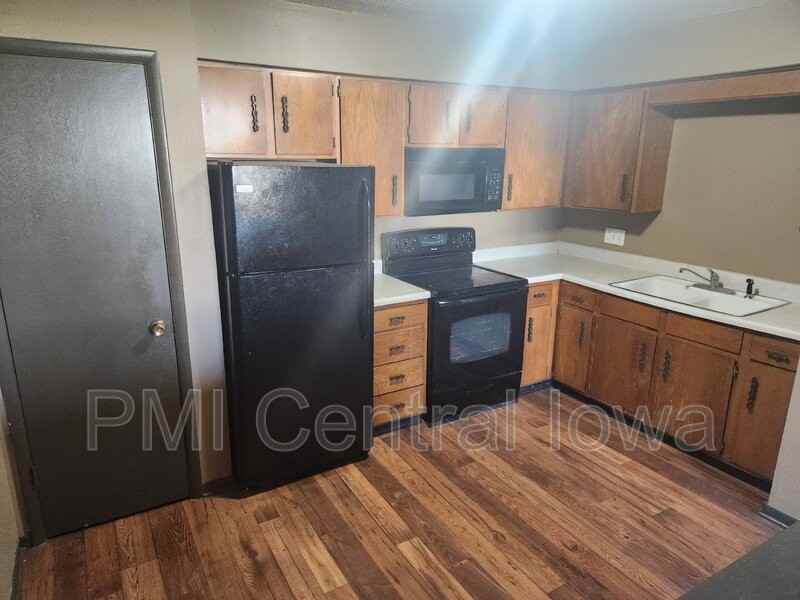 450 Laurel St #2 - Photo 5 of 50