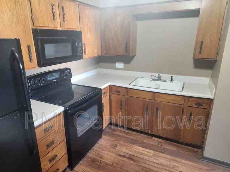 450 Laurel St #2 - Photo 6 of 50