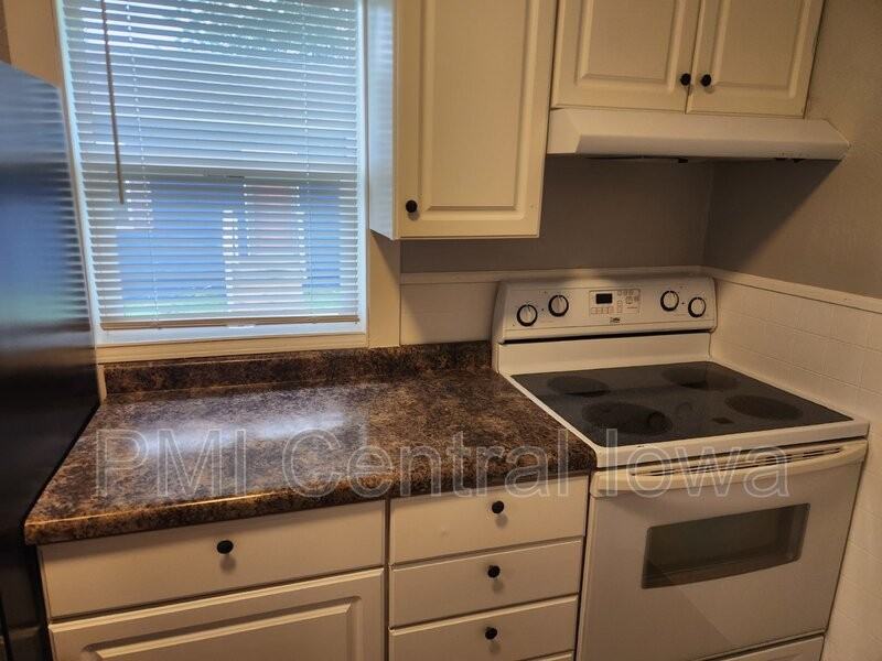1806 Jefferson Ave - Photo 5 of 13