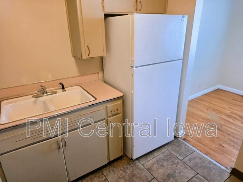 2820 Kingman Blvd #2 - Photo 6 of 38