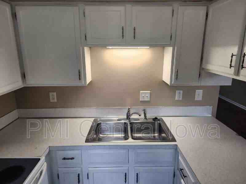 1010 Linden Dr - Photo 3 of 15