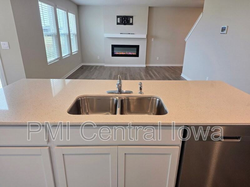 655 Nw Williamsburg Ln - Photo 6 of 38
