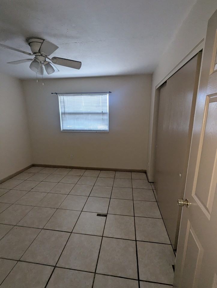 1062 Orienta Ave - Photo 4 of 6