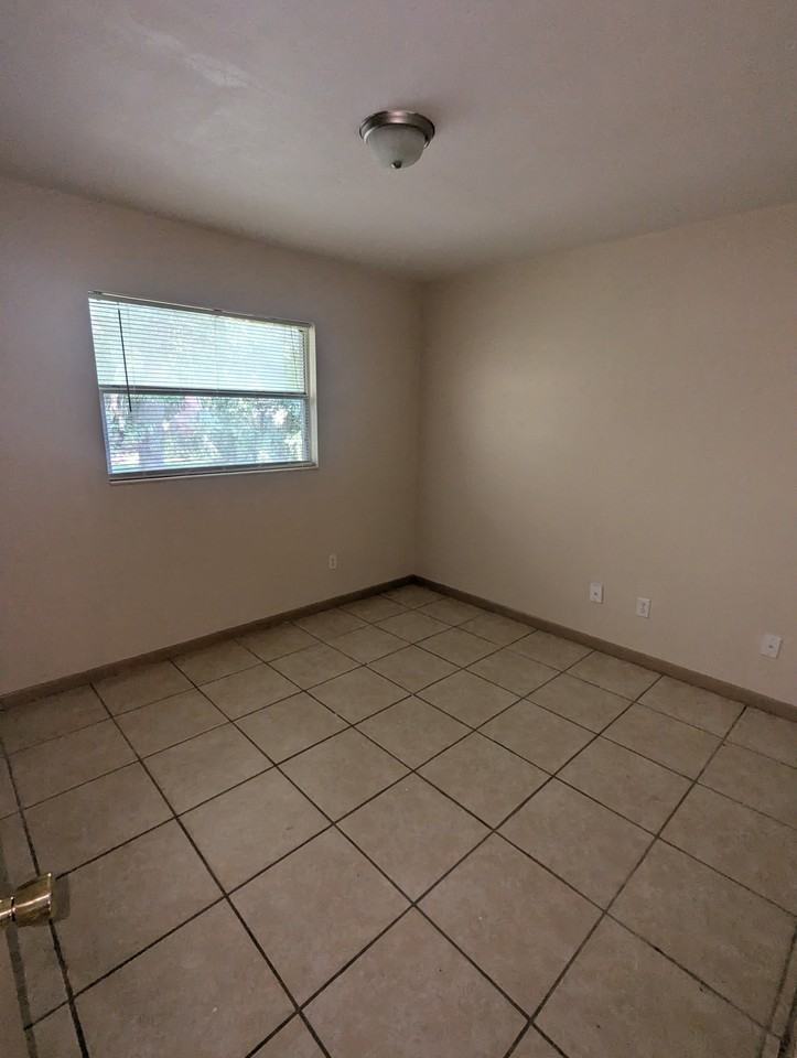 1062 Orienta Ave - Photo 5 of 6