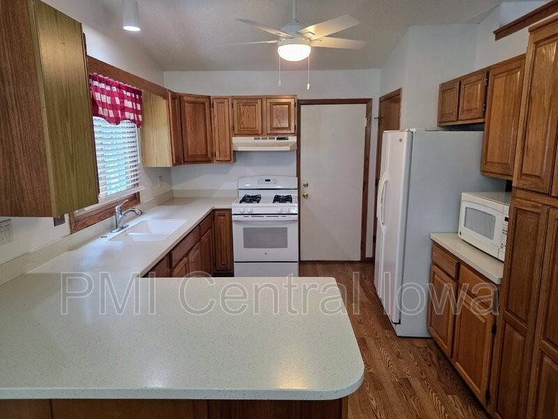 5310 Brookview Dr - Photo 3 of 37