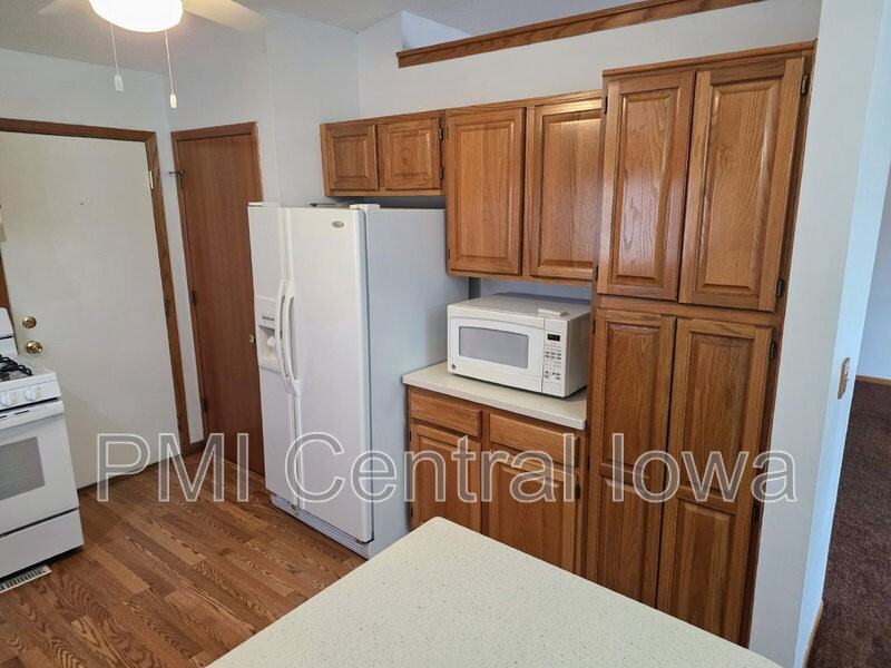 5310 Brookview Dr - Photo 4 of 37