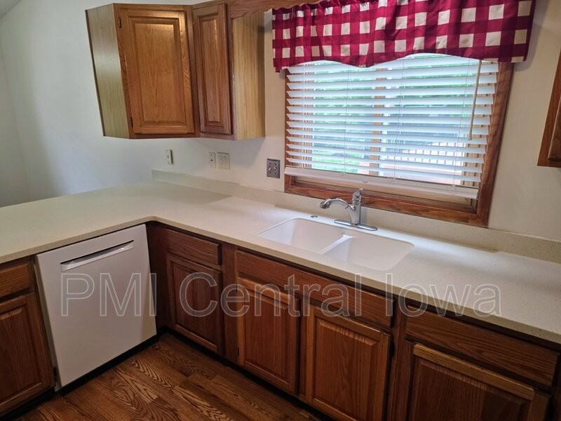 5310 Brookview Dr - Photo 6 of 37
