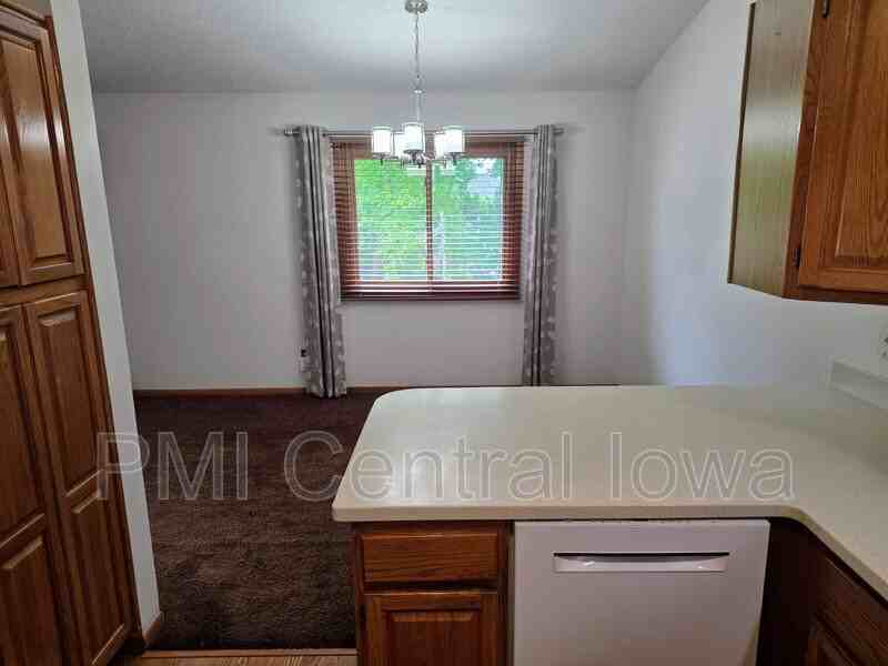 5310 Brookview Dr - Photo 7 of 37
